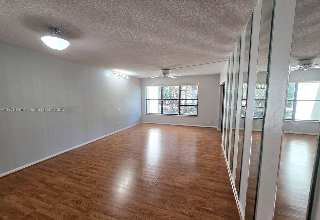 待售: $160,000 (2 贝兹, 2 浴室, 1100 平方英尺)