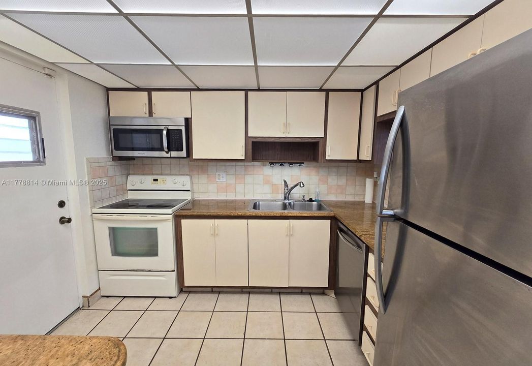 待售: $160,000 (2 贝兹, 2 浴室, 1100 平方英尺)