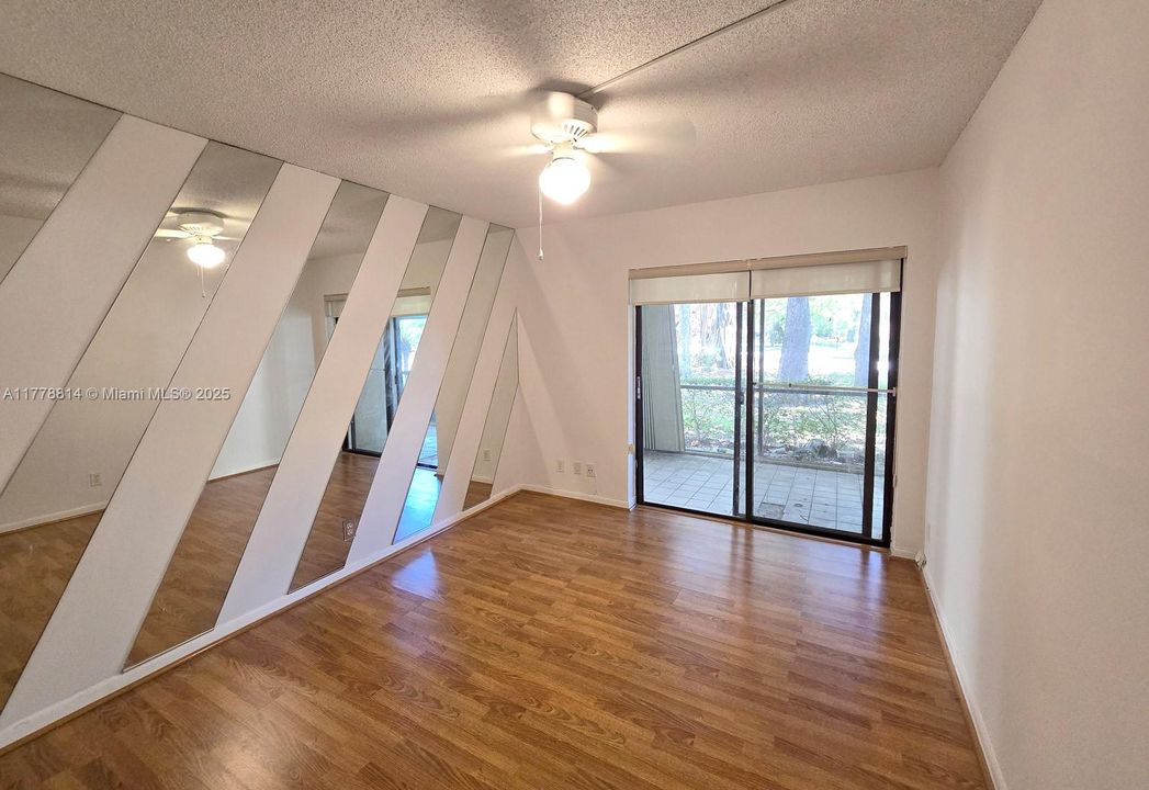 待售: $160,000 (2 贝兹, 2 浴室, 1100 平方英尺)