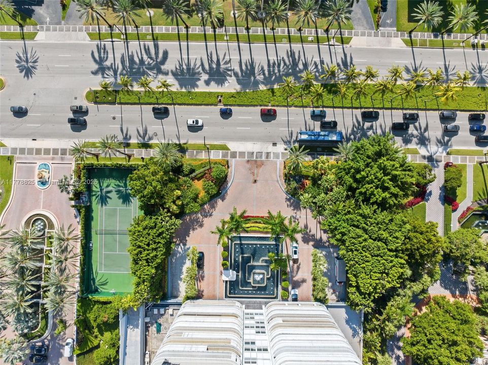 合同活跃: $12,000 (2 贝兹, 3 浴室, 2525 平方英尺)