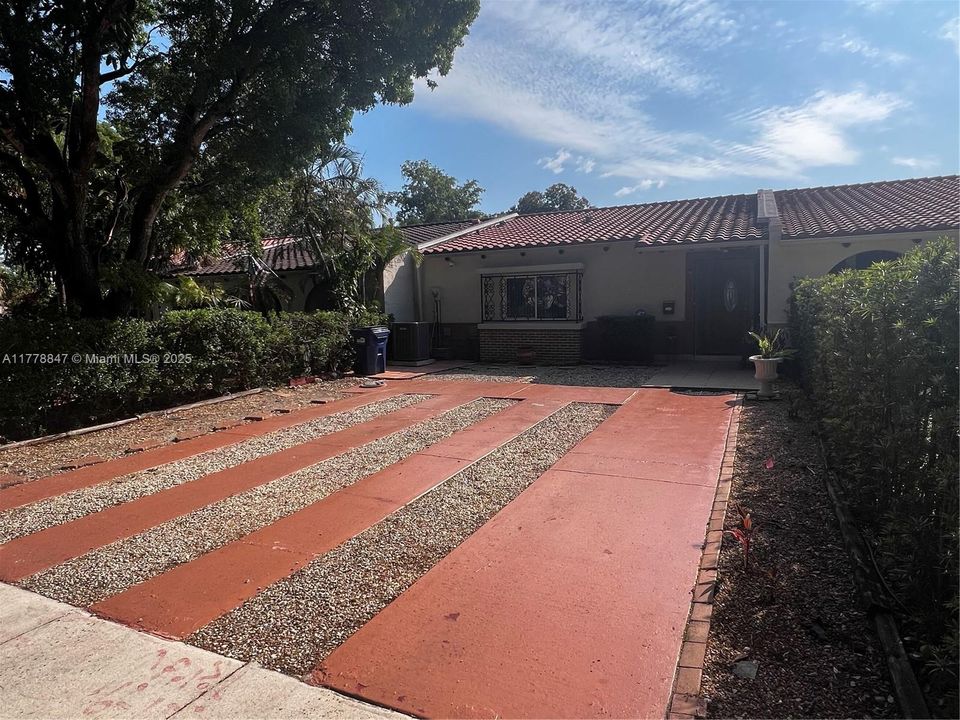 Great Curb Appeal and plenty of parking space.