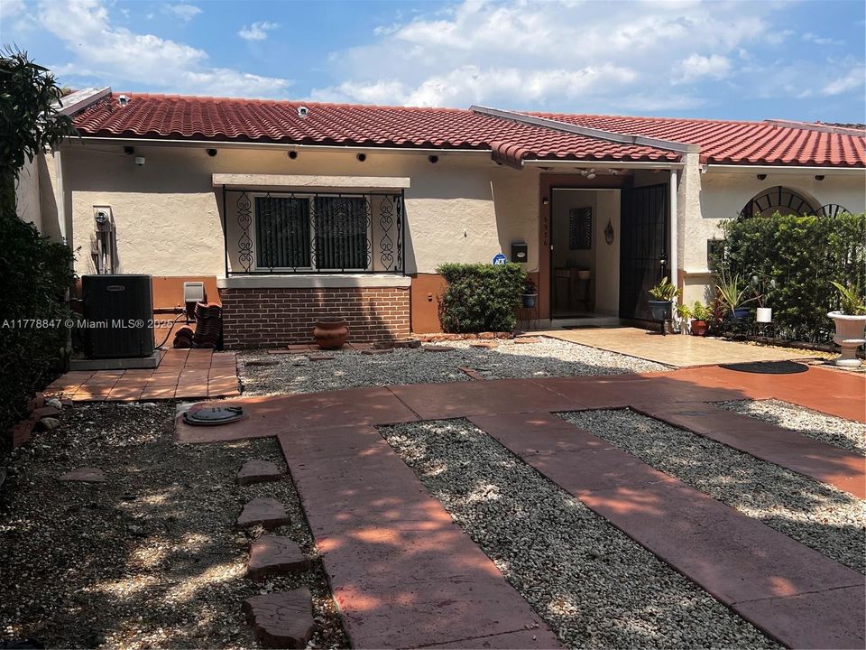 Vendido Recientemente: $535,000 (2 camas, 2 baños, 1445 Pies cuadrados)