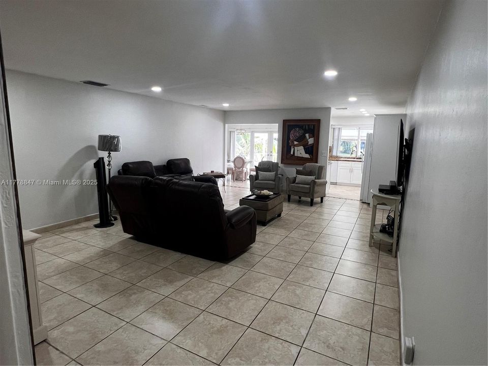 Vendido Recientemente: $535,000 (2 camas, 2 baños, 1445 Pies cuadrados)