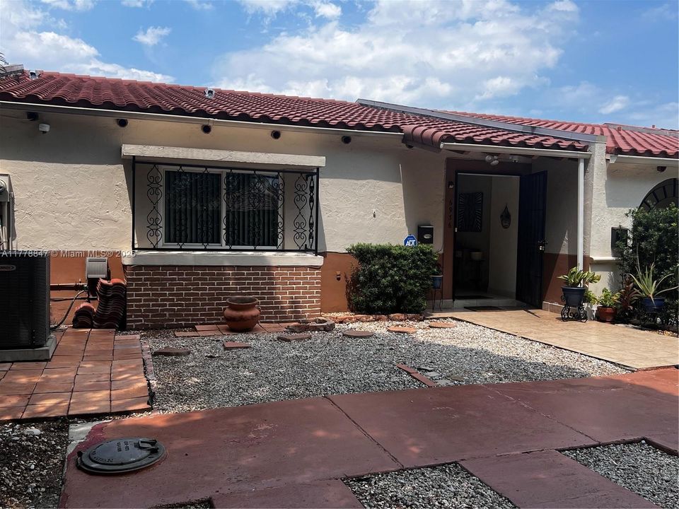 Vendido Recientemente: $535,000 (2 camas, 2 baños, 1445 Pies cuadrados)