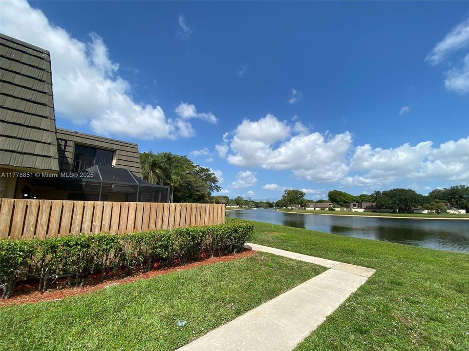 Недавно продано: $328,000 (2 спален, 2 ванн, 1236 Квадратных фут)