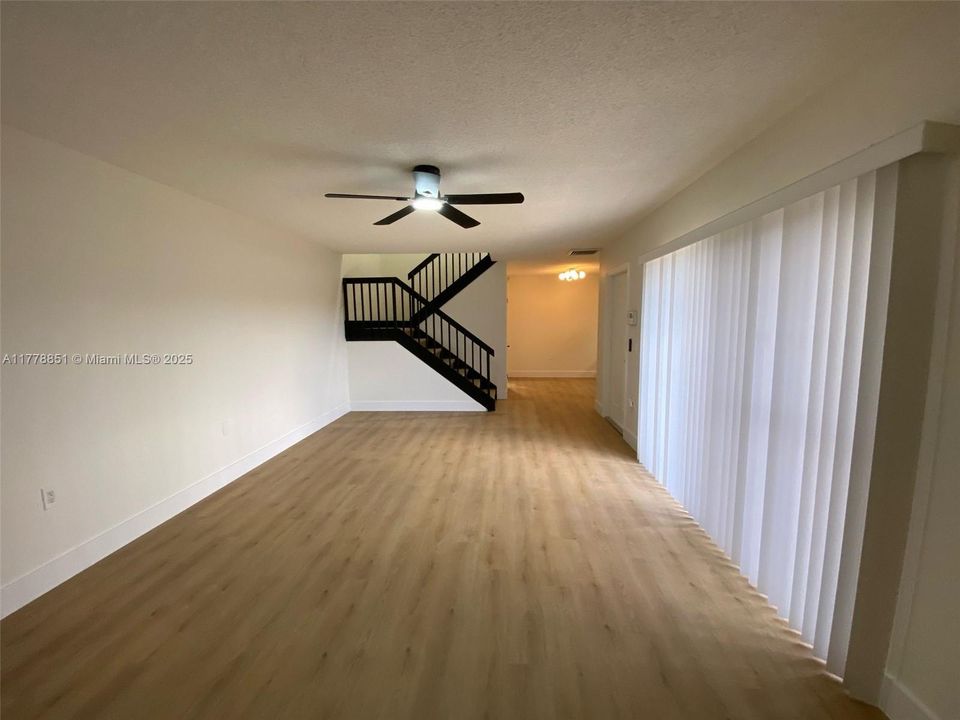 Недавно продано: $328,000 (2 спален, 2 ванн, 1236 Квадратных фут)