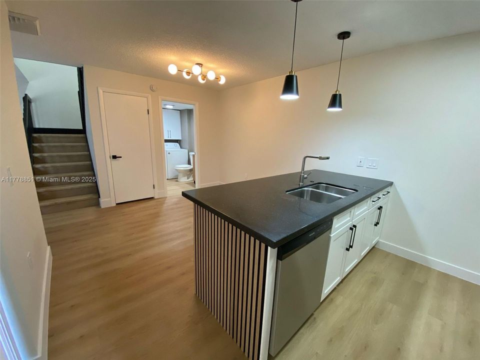 Недавно продано: $328,000 (2 спален, 2 ванн, 1236 Квадратных фут)