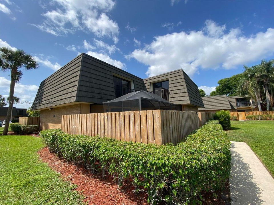 Недавно продано: $328,000 (2 спален, 2 ванн, 1236 Квадратных фут)