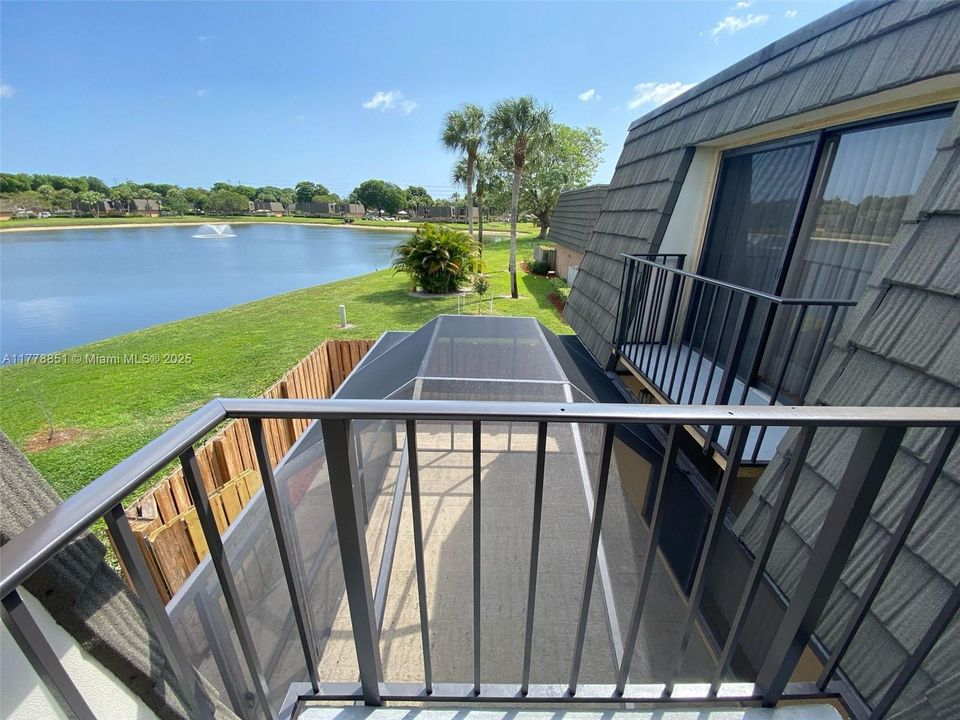 Недавно продано: $328,000 (2 спален, 2 ванн, 1236 Квадратных фут)