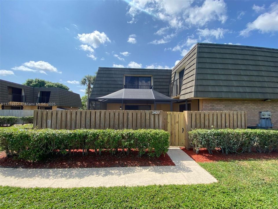 Недавно продано: $328,000 (2 спален, 2 ванн, 1236 Квадратных фут)