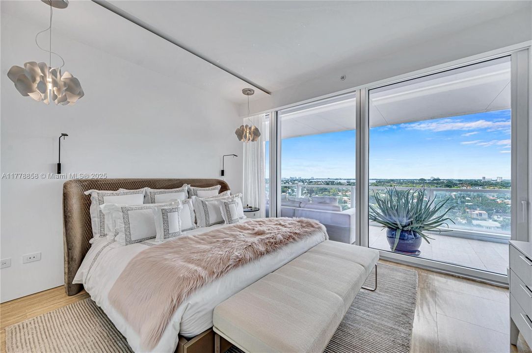 Recently Sold: $23,000,000 (4 beds, 5 baths, 3844 Square Feet)