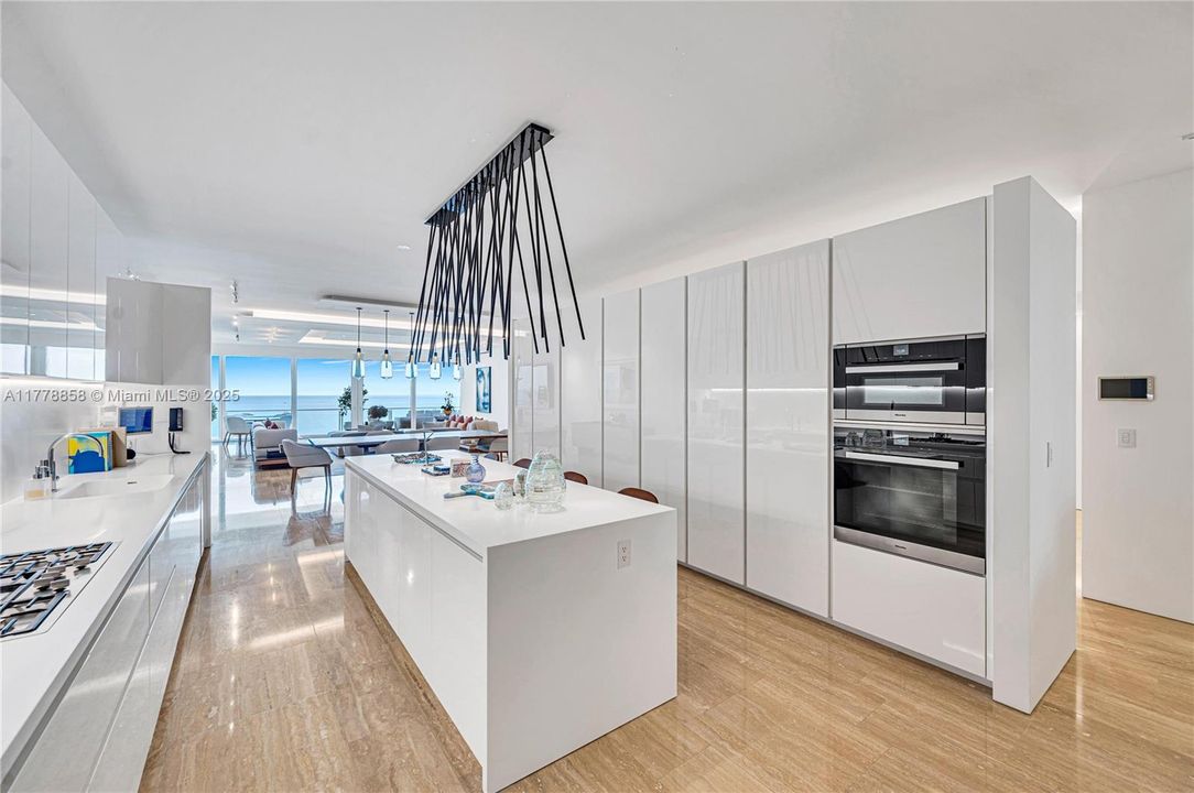 Recently Sold: $23,000,000 (4 beds, 5 baths, 3844 Square Feet)