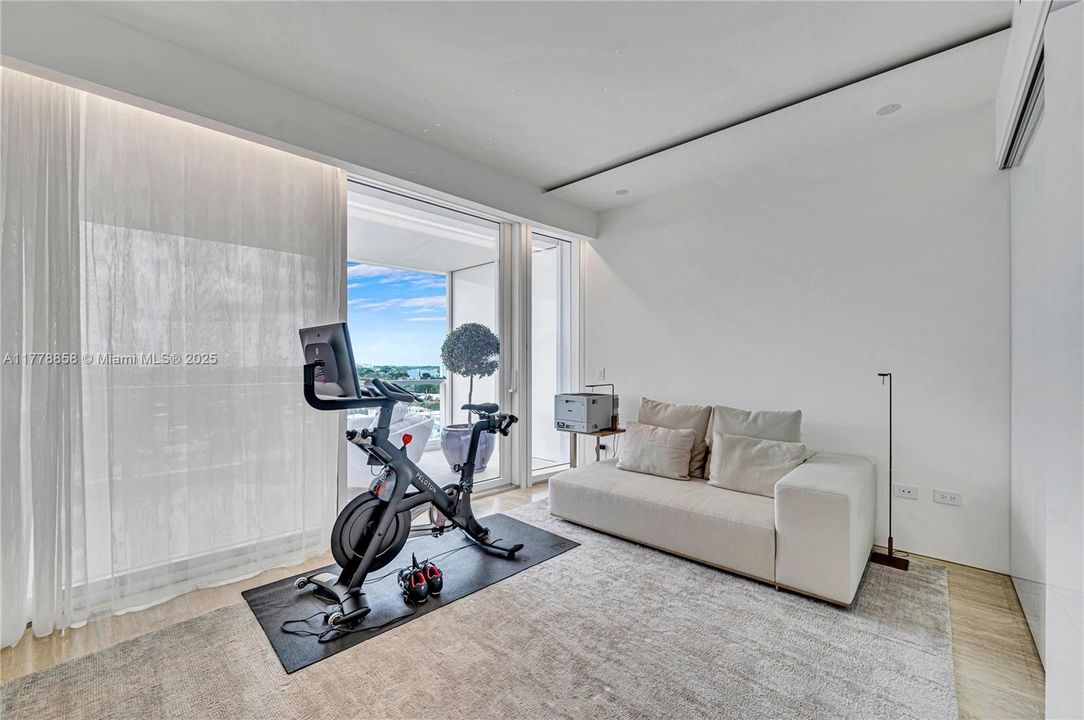 Recently Sold: $23,000,000 (4 beds, 5 baths, 3844 Square Feet)