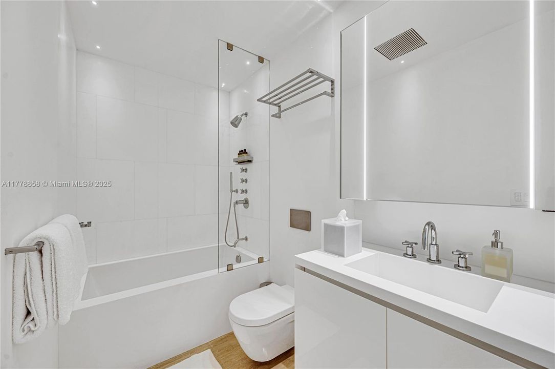 Recently Sold: $23,000,000 (4 beds, 5 baths, 3844 Square Feet)