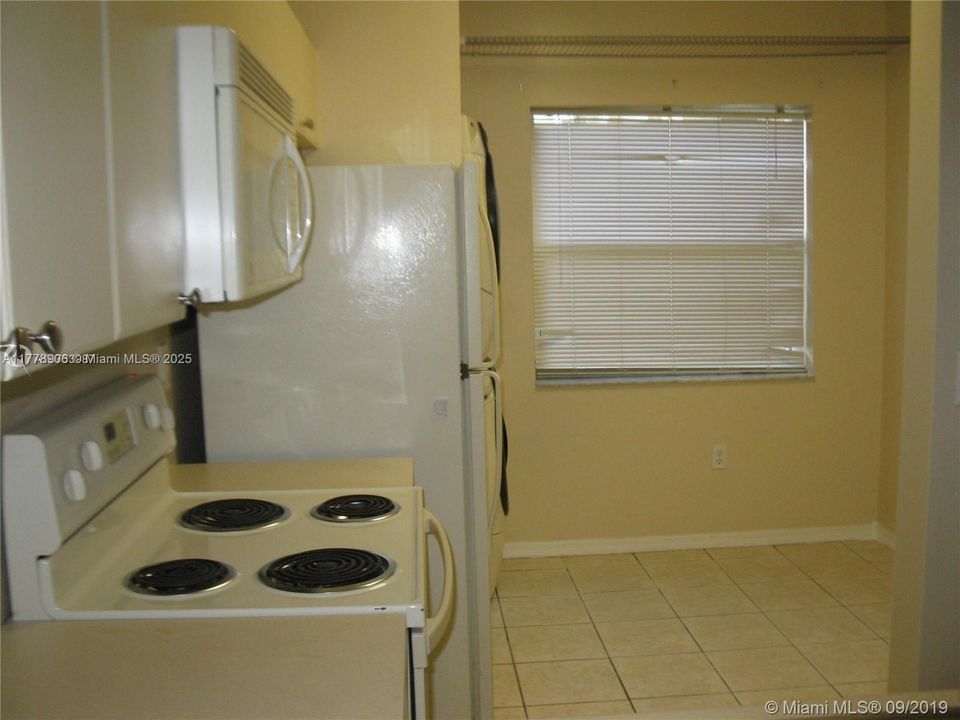 For Sale: $270,000 (2 beds, 2 baths, 1065 Square Feet)