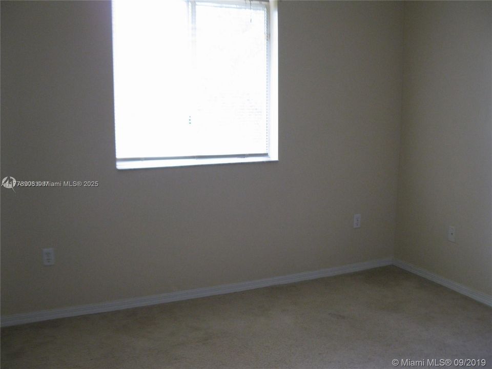 For Sale: $270,000 (2 beds, 2 baths, 1065 Square Feet)