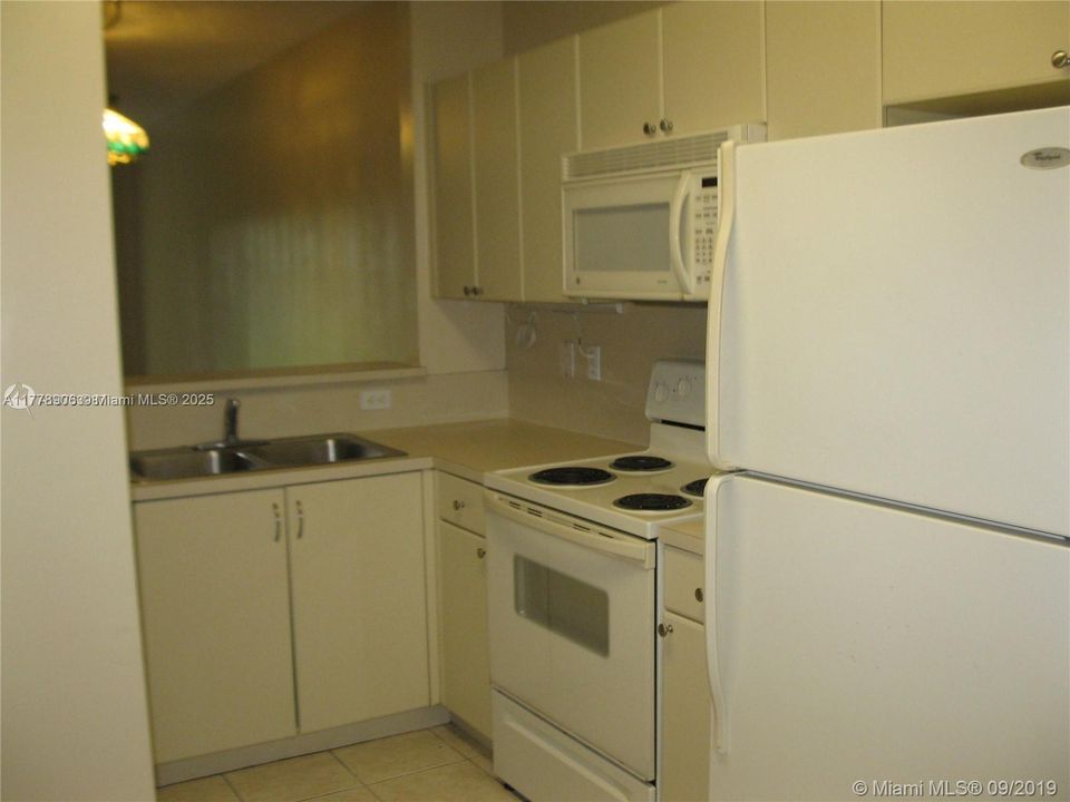 For Sale: $270,000 (2 beds, 2 baths, 1065 Square Feet)