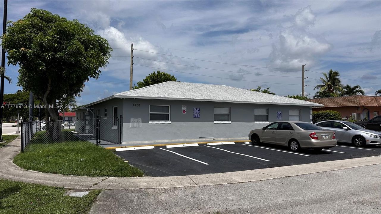 На продажу: $1,300,000 (0 спален, 0 ванн, 3345 Квадратных фут)