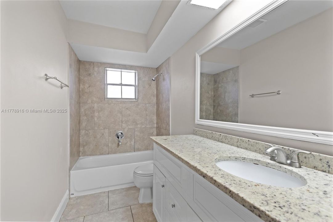 Vendido Recientemente: $539,900 (5 camas, 2 baños, 1899 Pies cuadrados)