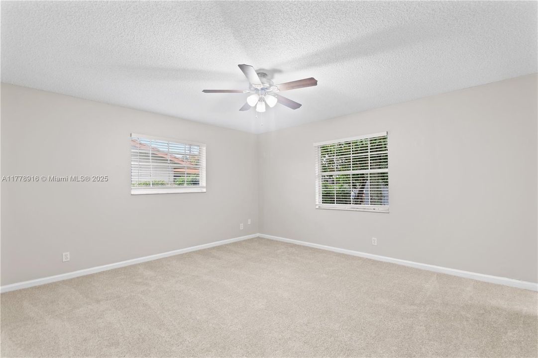 Vendido Recientemente: $539,900 (5 camas, 2 baños, 1899 Pies cuadrados)