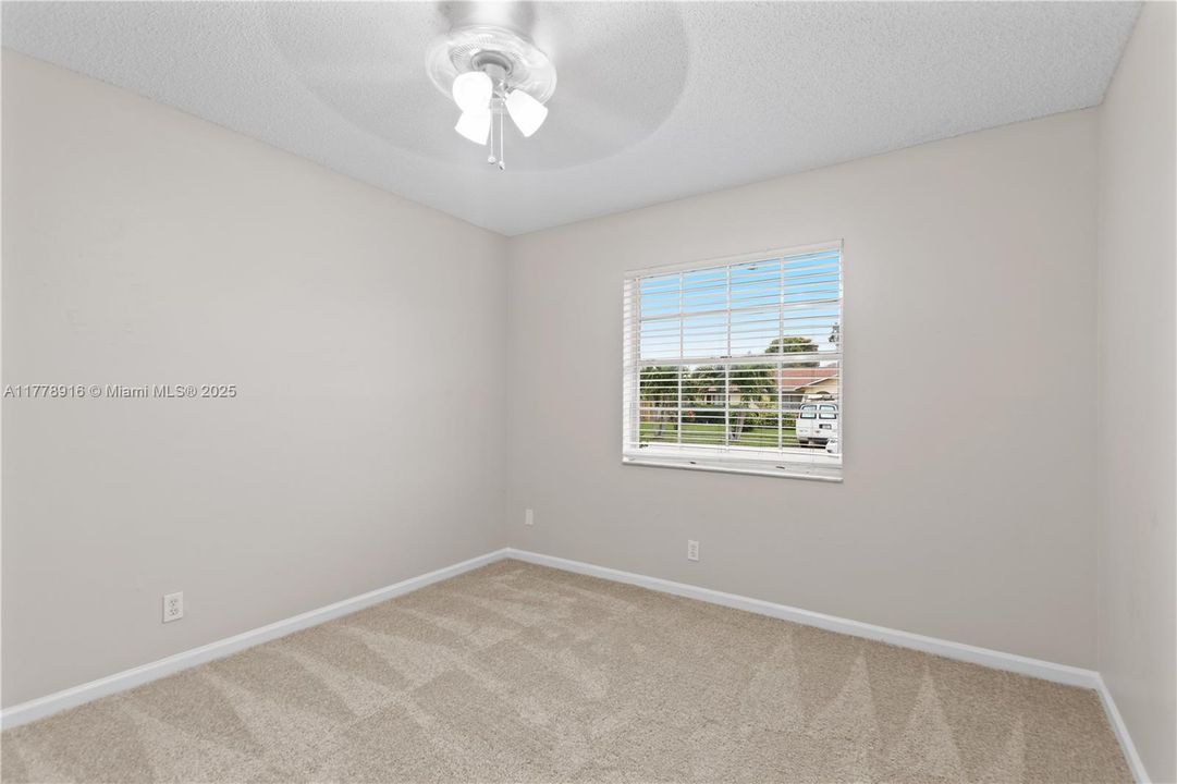 Vendido Recientemente: $539,900 (5 camas, 2 baños, 1899 Pies cuadrados)