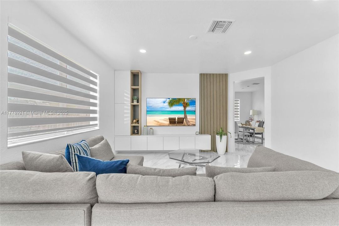 Recently Sold: $620,000 (5 beds, 3 baths, 2514 Square Feet)