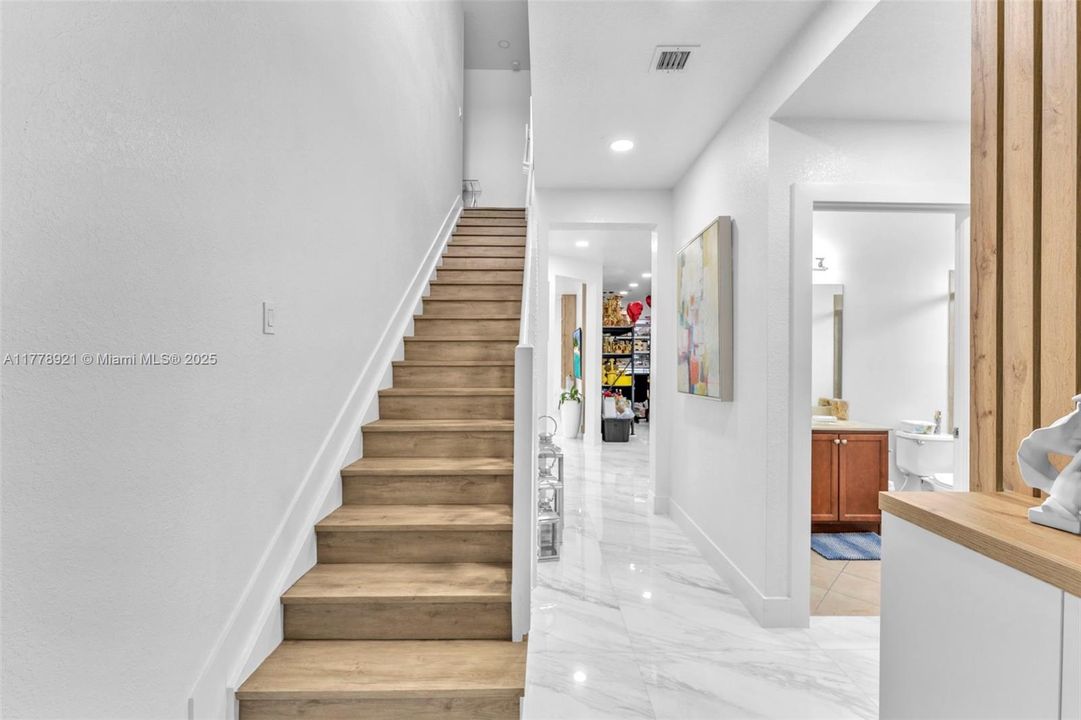 Recently Sold: $620,000 (5 beds, 3 baths, 2514 Square Feet)