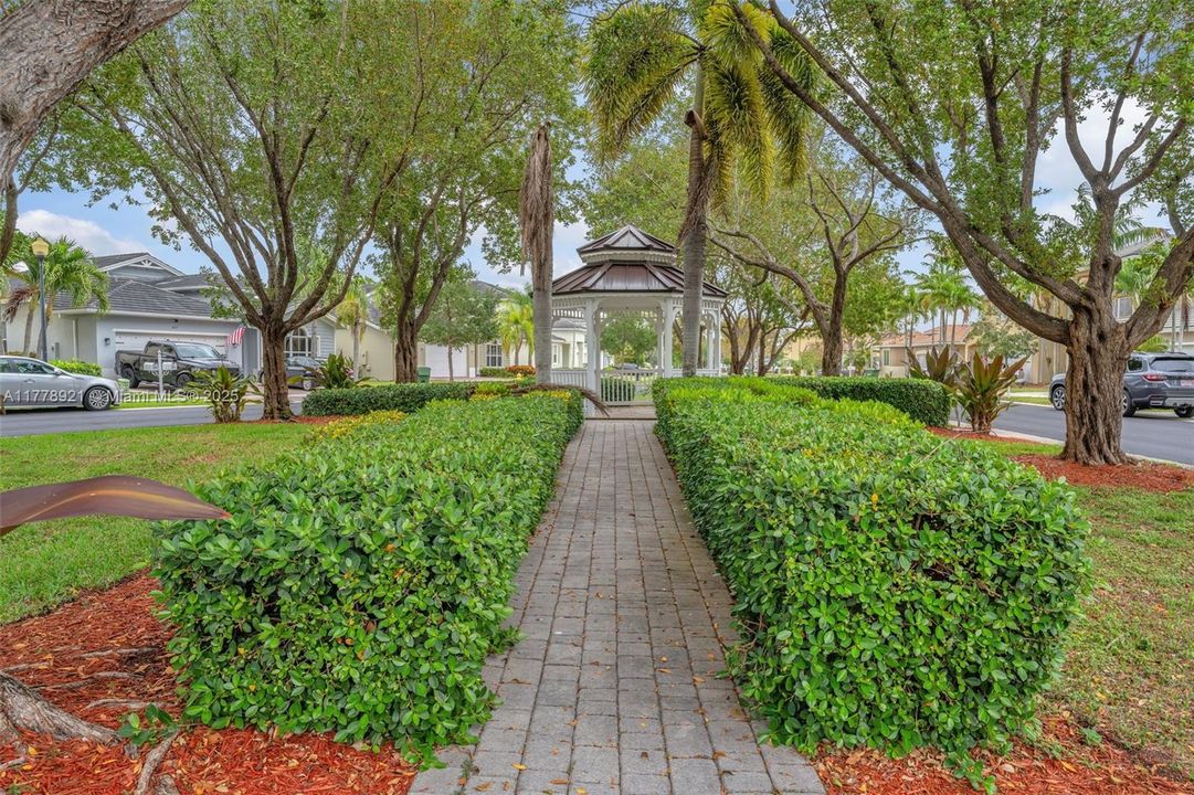 Recently Sold: $620,000 (5 beds, 3 baths, 2514 Square Feet)