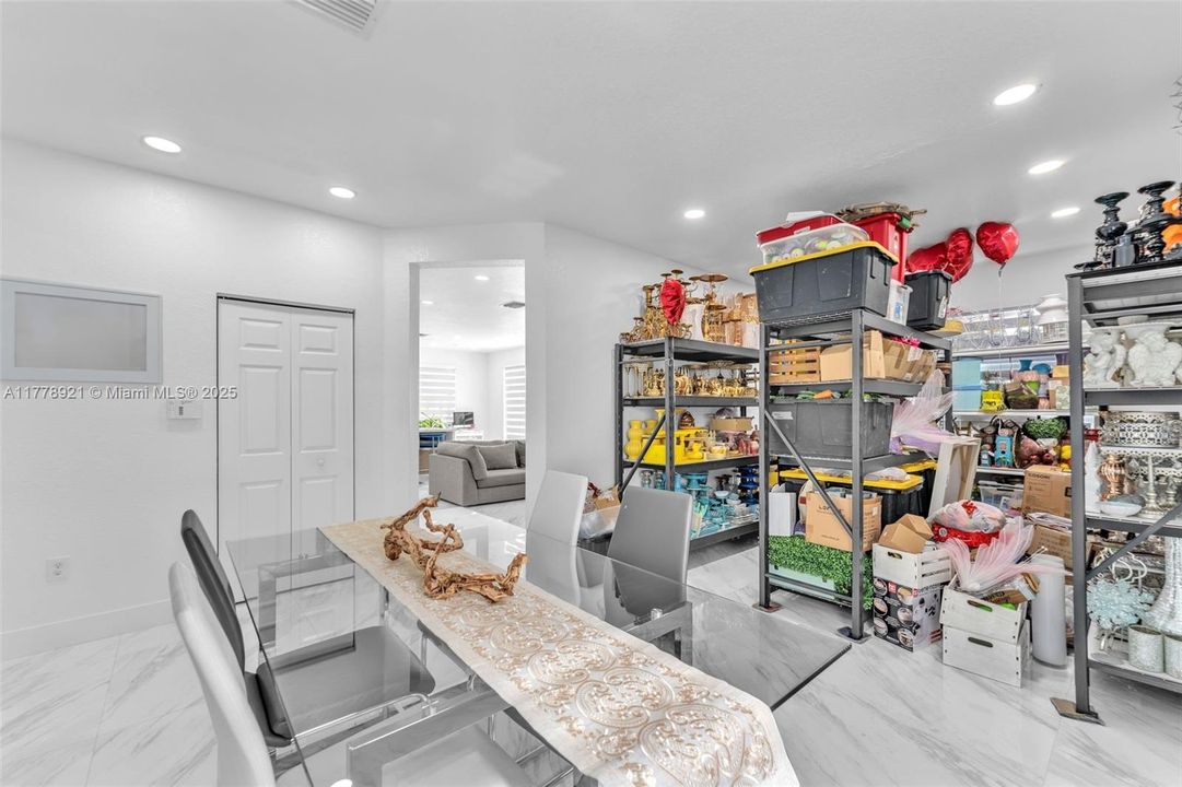 Recently Sold: $620,000 (5 beds, 3 baths, 2514 Square Feet)