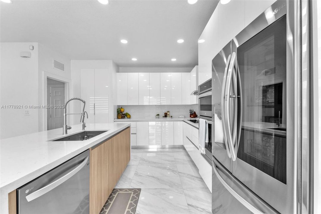 Recently Sold: $620,000 (5 beds, 3 baths, 2514 Square Feet)