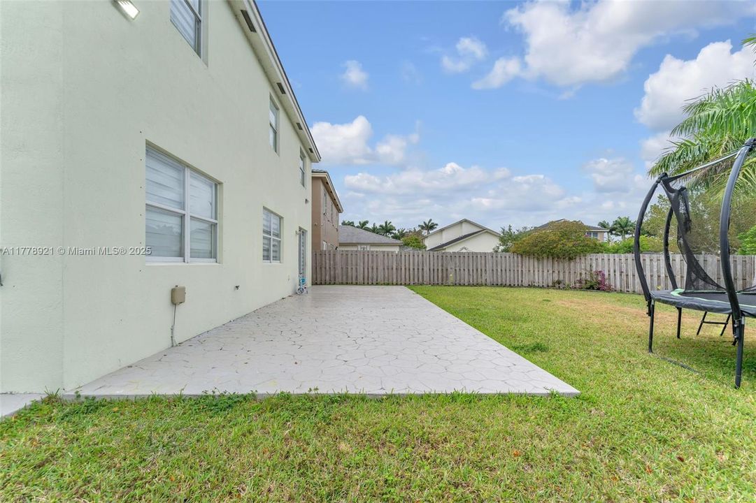 Recently Sold: $620,000 (5 beds, 3 baths, 2514 Square Feet)