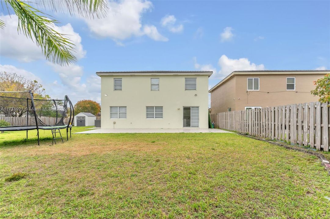 Recently Sold: $620,000 (5 beds, 3 baths, 2514 Square Feet)