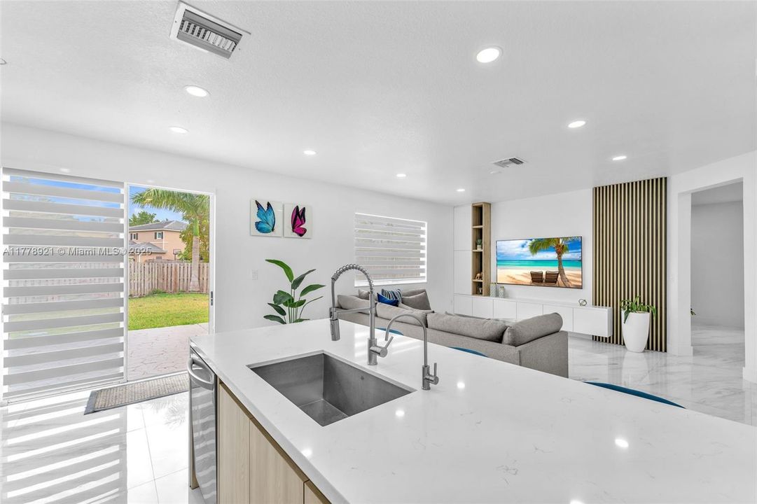 Recently Sold: $620,000 (5 beds, 3 baths, 2514 Square Feet)