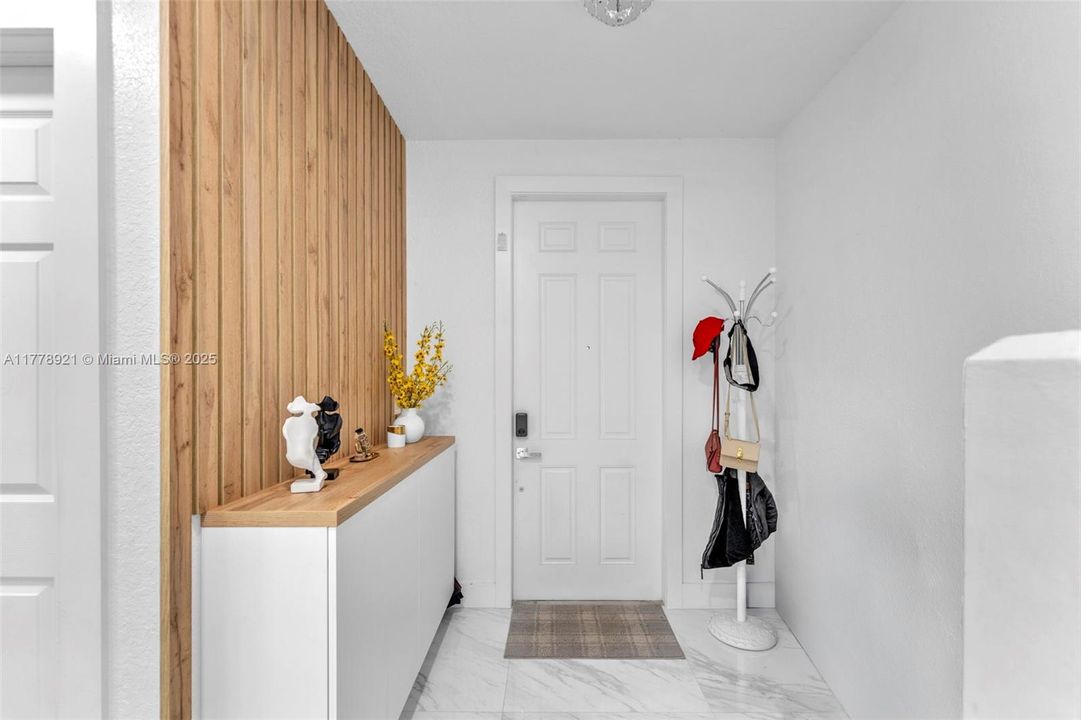 Recently Sold: $620,000 (5 beds, 3 baths, 2514 Square Feet)