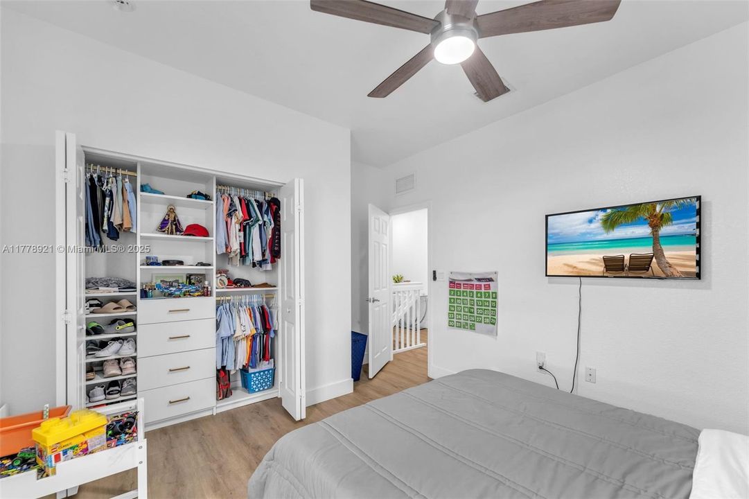 Recently Sold: $620,000 (5 beds, 3 baths, 2514 Square Feet)