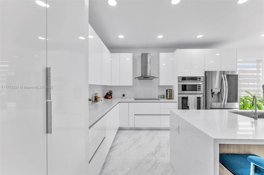 Recently Sold: $620,000 (5 beds, 3 baths, 2514 Square Feet)