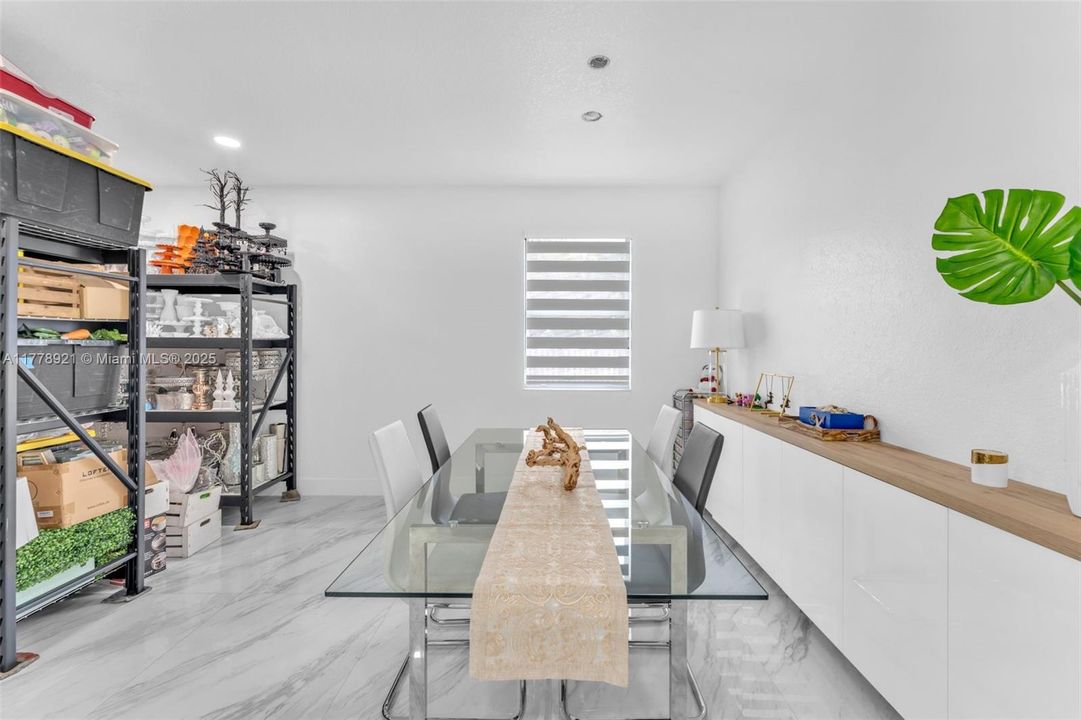 Recently Sold: $620,000 (5 beds, 3 baths, 2514 Square Feet)