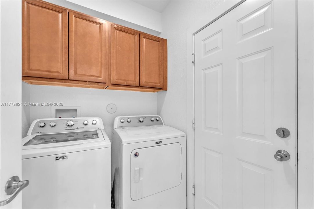 Recently Sold: $620,000 (5 beds, 3 baths, 2514 Square Feet)