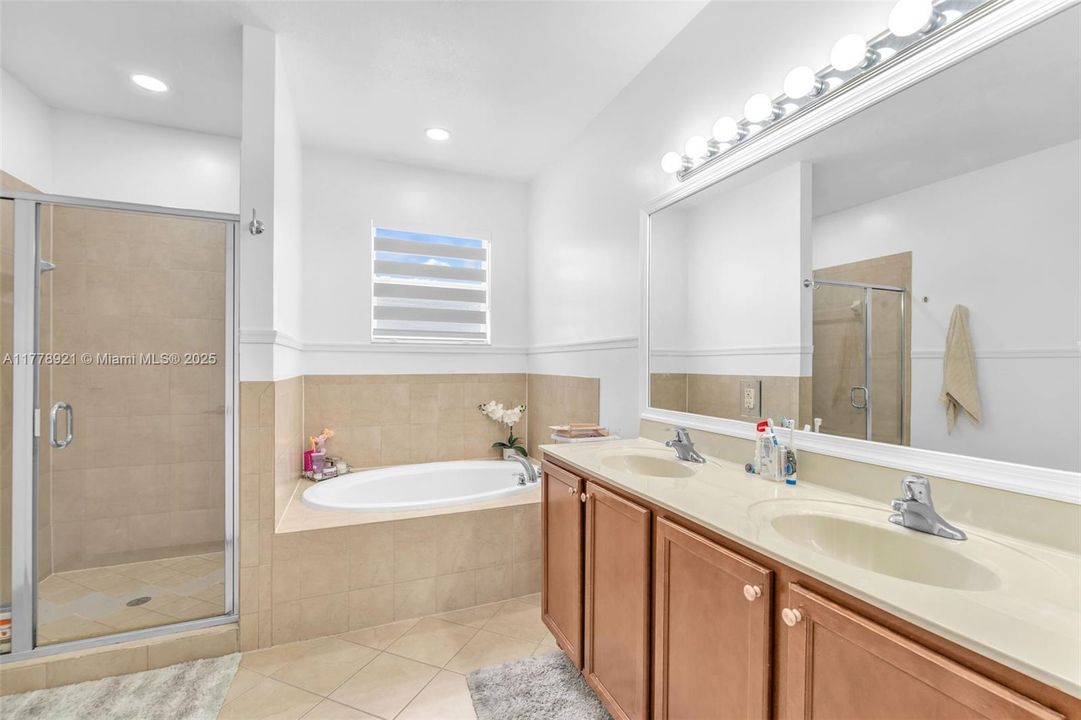 Recently Sold: $620,000 (5 beds, 3 baths, 2514 Square Feet)