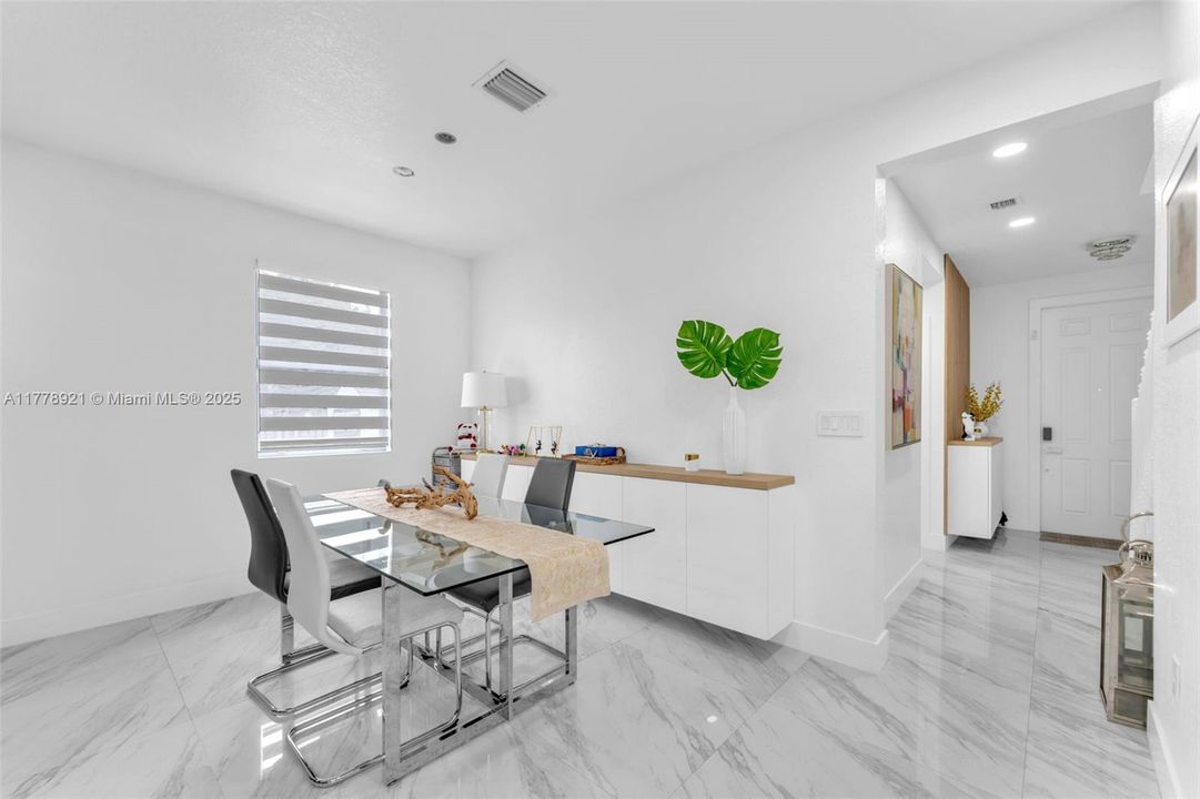 Recently Sold: $620,000 (5 beds, 3 baths, 2514 Square Feet)