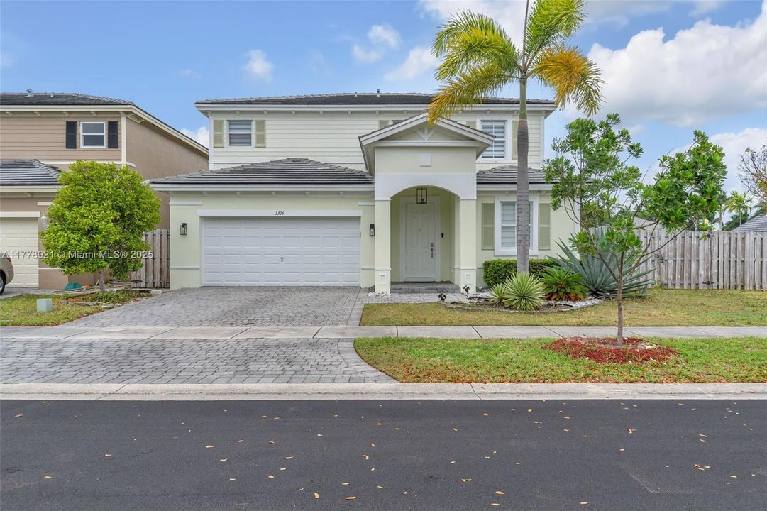 Recently Sold: $620,000 (5 beds, 3 baths, 2514 Square Feet)