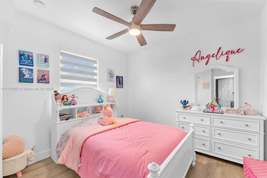 Recently Sold: $620,000 (5 beds, 3 baths, 2514 Square Feet)