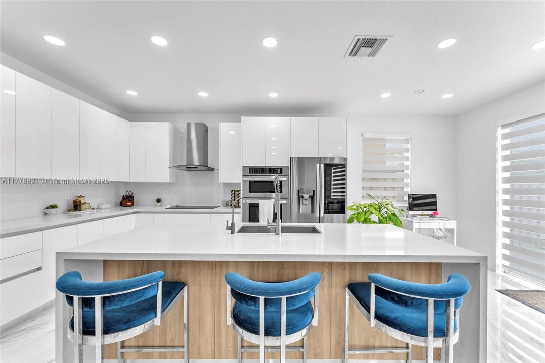 Recently Sold: $620,000 (5 beds, 3 baths, 2514 Square Feet)