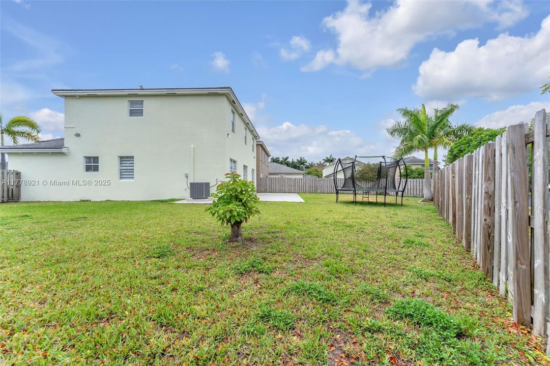 Recently Sold: $620,000 (5 beds, 3 baths, 2514 Square Feet)