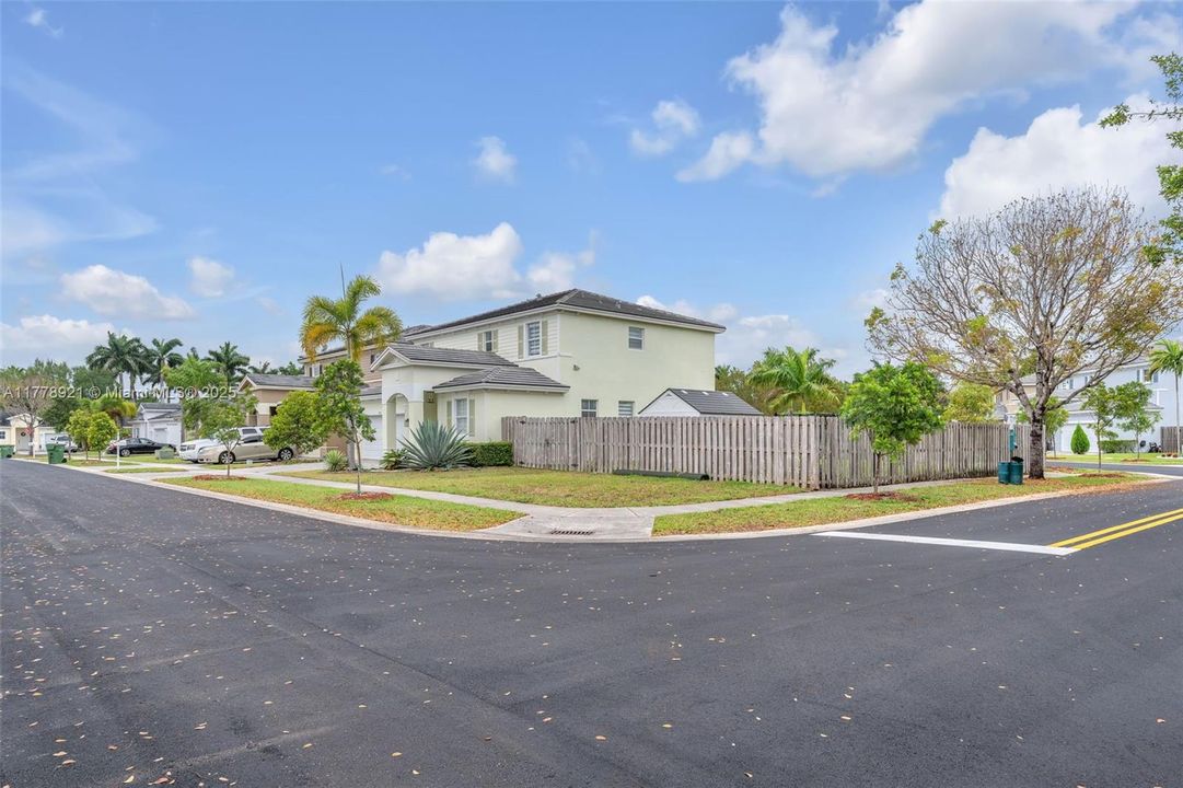 Recently Sold: $620,000 (5 beds, 3 baths, 2514 Square Feet)