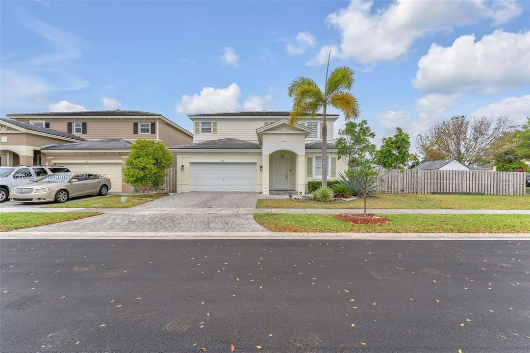 Recently Sold: $620,000 (5 beds, 3 baths, 2514 Square Feet)