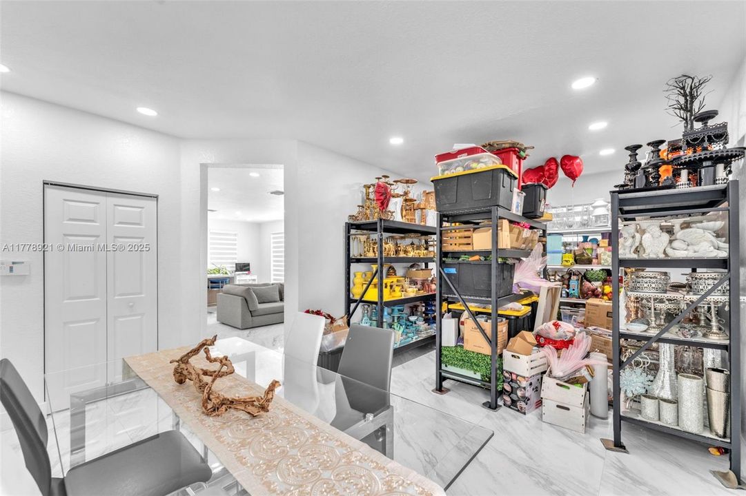 Recently Sold: $620,000 (5 beds, 3 baths, 2514 Square Feet)