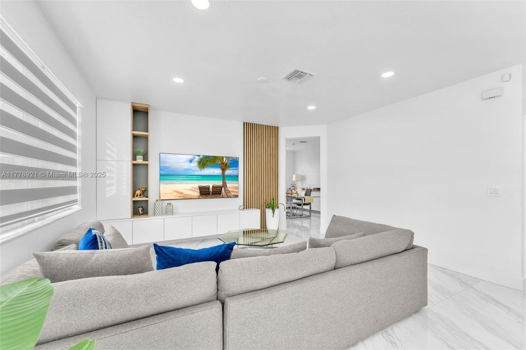 Recently Sold: $620,000 (5 beds, 3 baths, 2514 Square Feet)