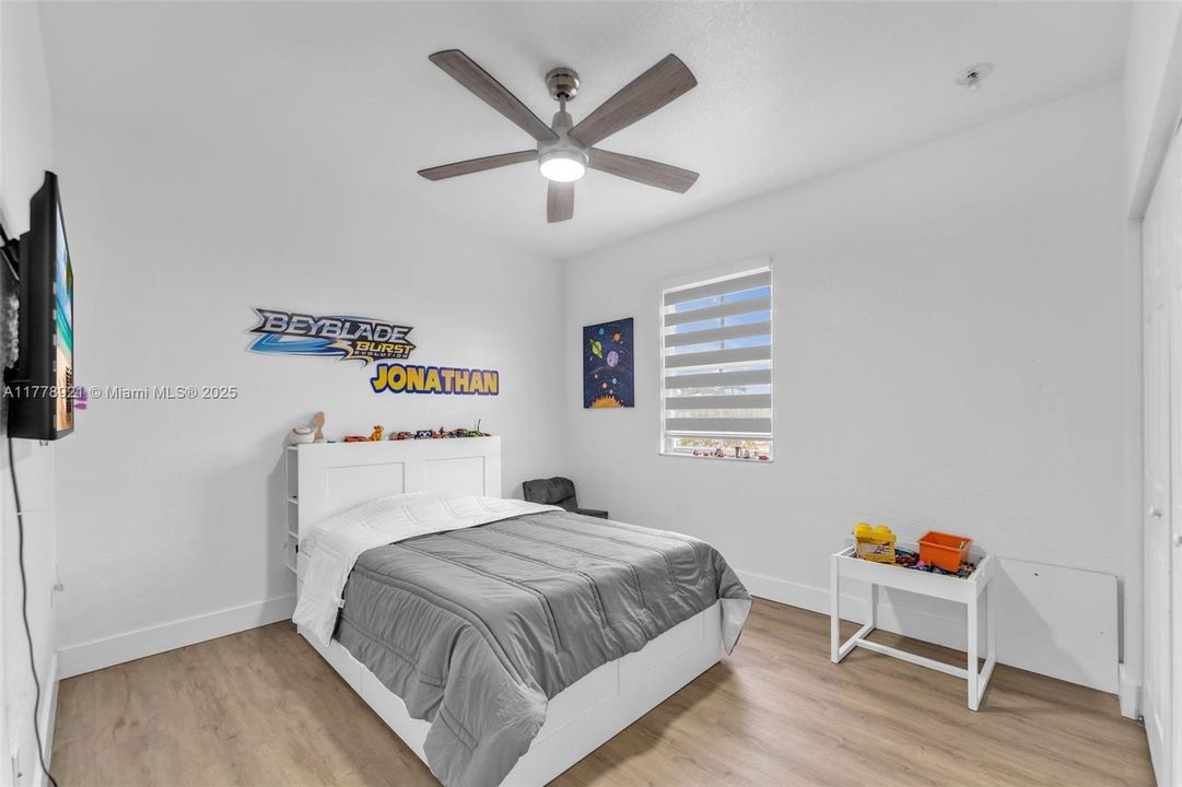 Recently Sold: $620,000 (5 beds, 3 baths, 2514 Square Feet)