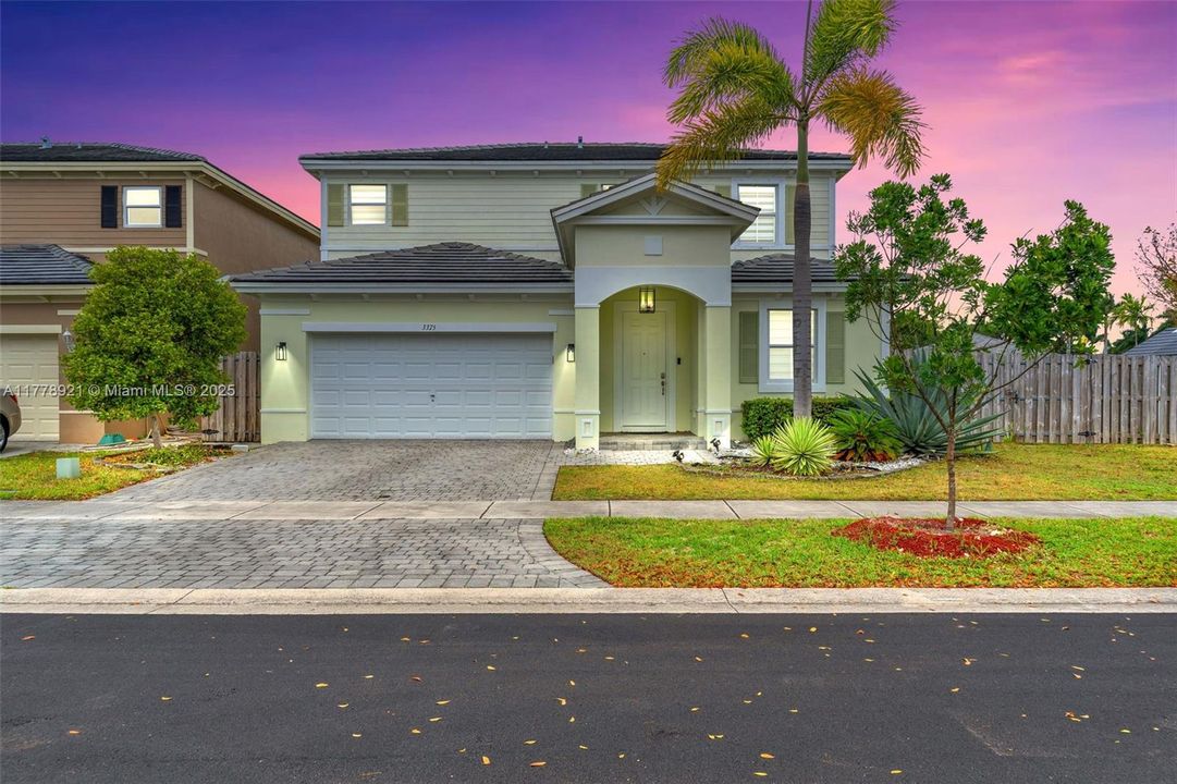 Recently Sold: $620,000 (5 beds, 3 baths, 2514 Square Feet)